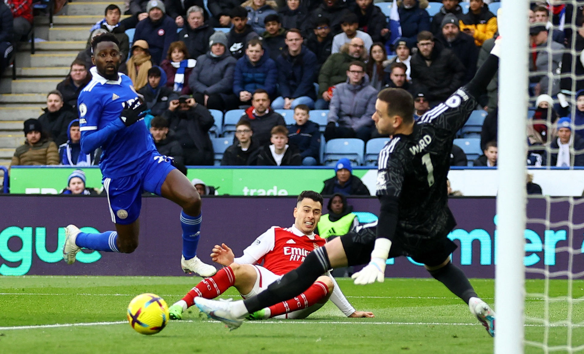 并通过扭转 并通过扭转